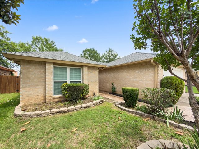 2426 Sutton Drive, Arlington, TX 76018
