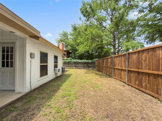 2426 Sutton Drive, Arlington, TX 76018