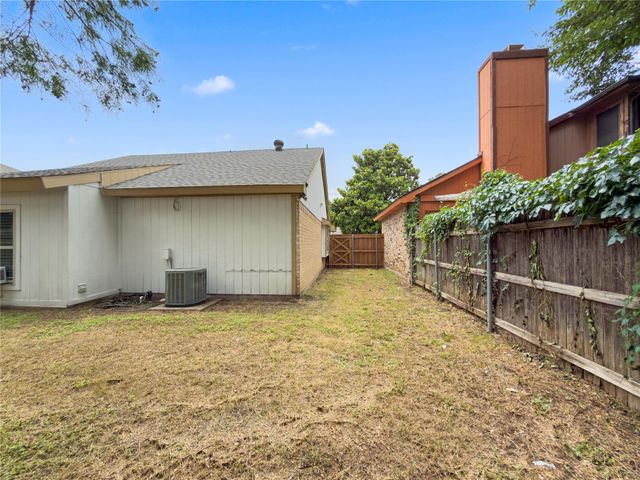 2426 Sutton Drive, Arlington, TX 76018