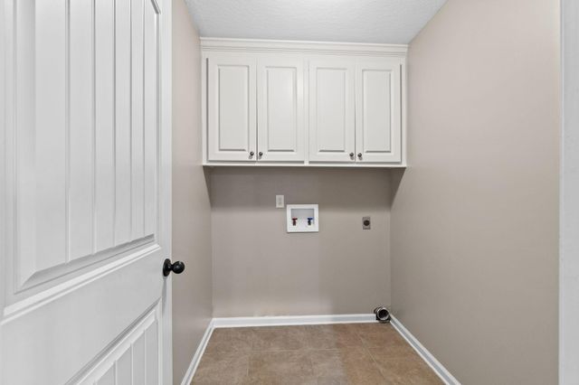 26 E Spruce, Sumrall, MS 39482