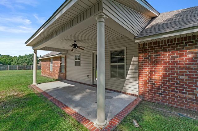 26 E Spruce, Sumrall, MS 39482
