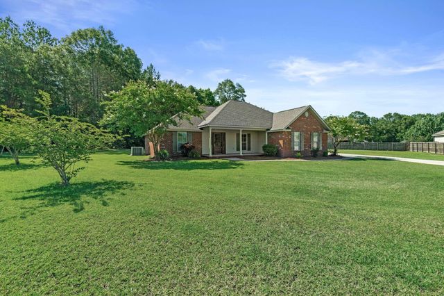 26 E Spruce, Sumrall, MS 39482