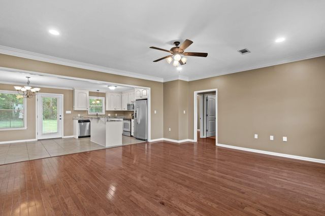 26 E Spruce, Sumrall, MS 39482