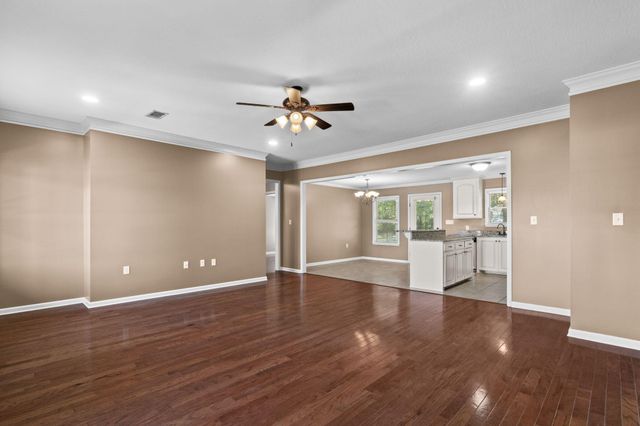 26 E Spruce, Sumrall, MS 39482
