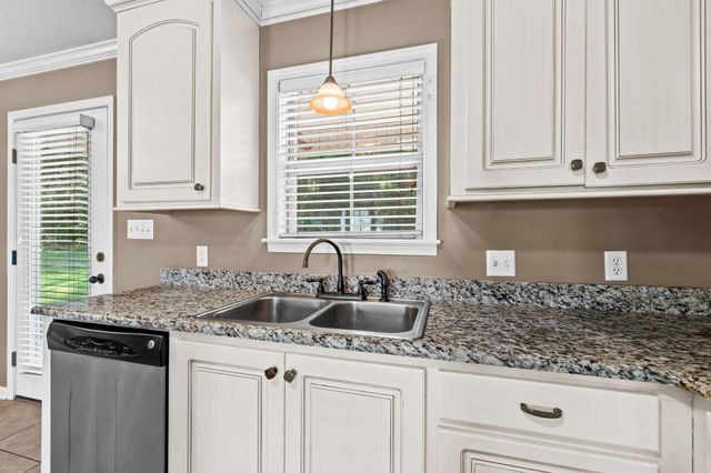 26 E Spruce, Sumrall, MS 39482