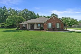 26 E Spruce, Sumrall, MS 39482