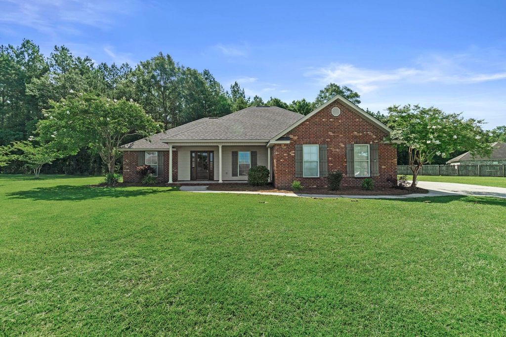 26 E Spruce, Sumrall, MS 39482