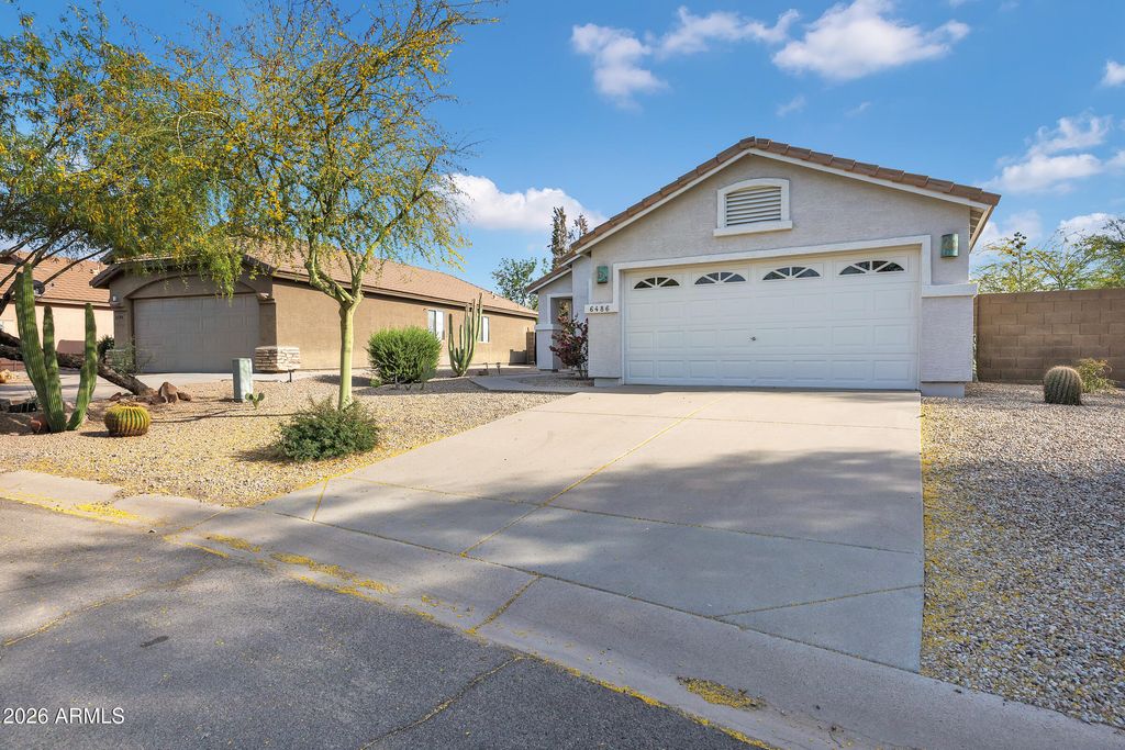 Image 2 of property listing at 6486 S FOOTHILLS Drive, Gold Canyon, AZ 85118