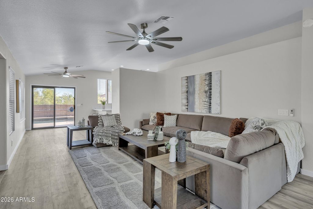 Image 7 of property listing at 6486 S FOOTHILLS Drive, Gold Canyon, AZ 85118