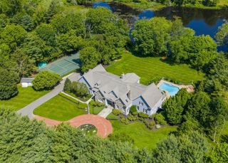 21A Farm St, Dover, MA 02030