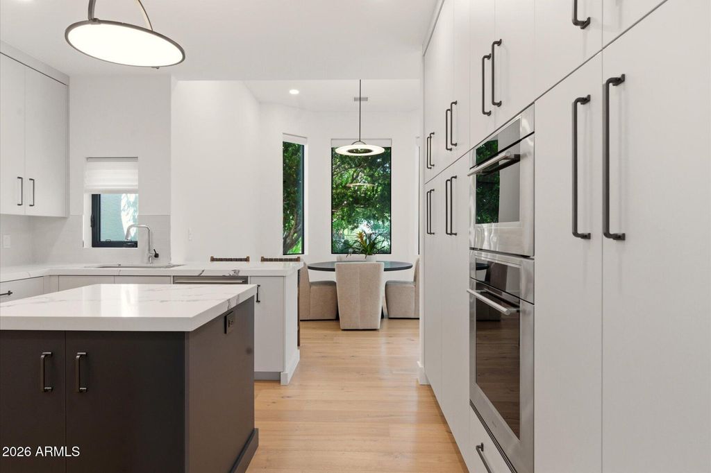 Image 13 of property listing at 10041 N 52ND Place, Paradise Valley, AZ 85253