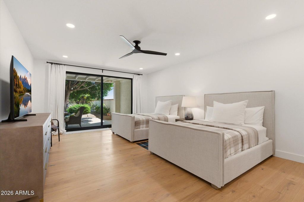 Image 17 of property listing at 10041 N 52ND Place, Paradise Valley, AZ 85253