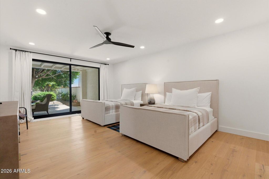 Image 18 of property listing at 10041 N 52ND Place, Paradise Valley, AZ 85253