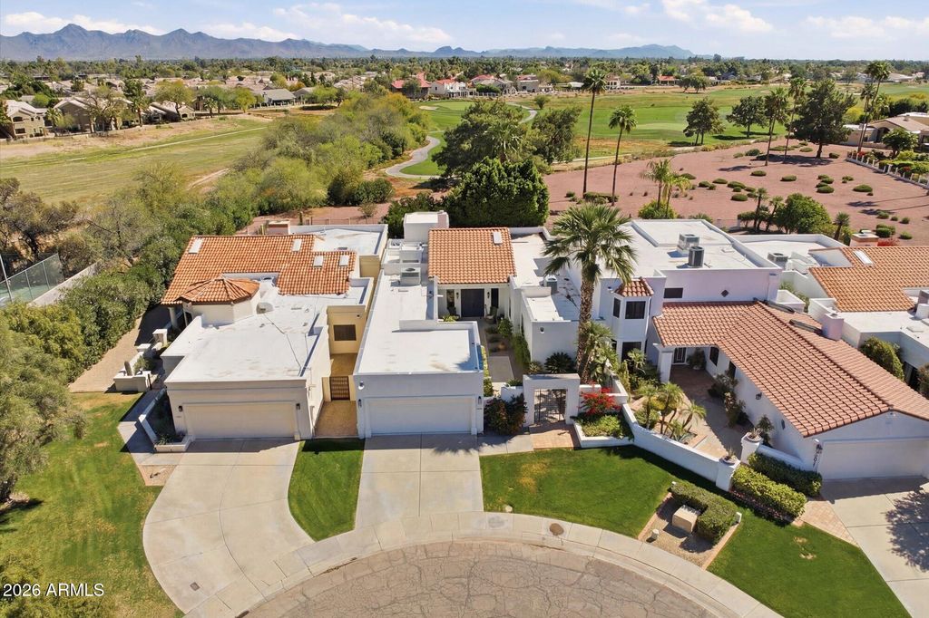 Image 2 of property listing at 10041 N 52ND Place, Paradise Valley, AZ 85253