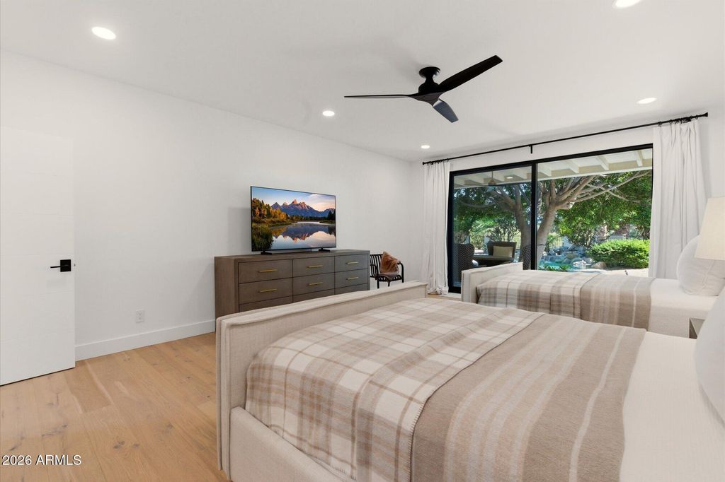 Image 21 of property listing at 10041 N 52ND Place, Paradise Valley, AZ 85253