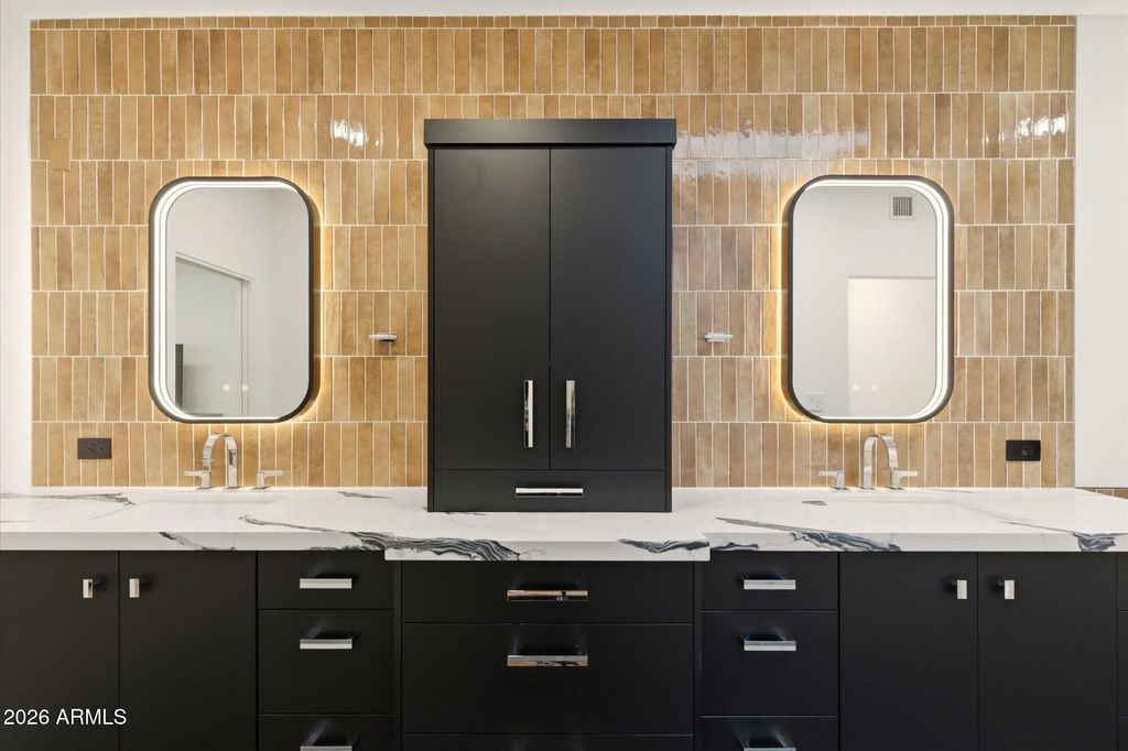 Image 22 of property listing at 10041 N 52ND Place, Paradise Valley, AZ 85253