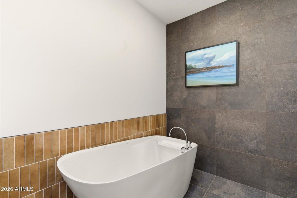 Image 25 of property listing at 10041 N 52ND Place, Paradise Valley, AZ 85253