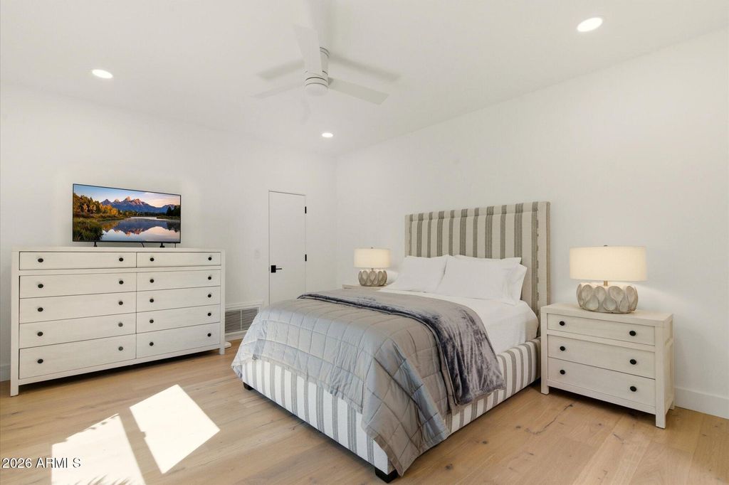 Image 29 of property listing at 10041 N 52ND Place, Paradise Valley, AZ 85253