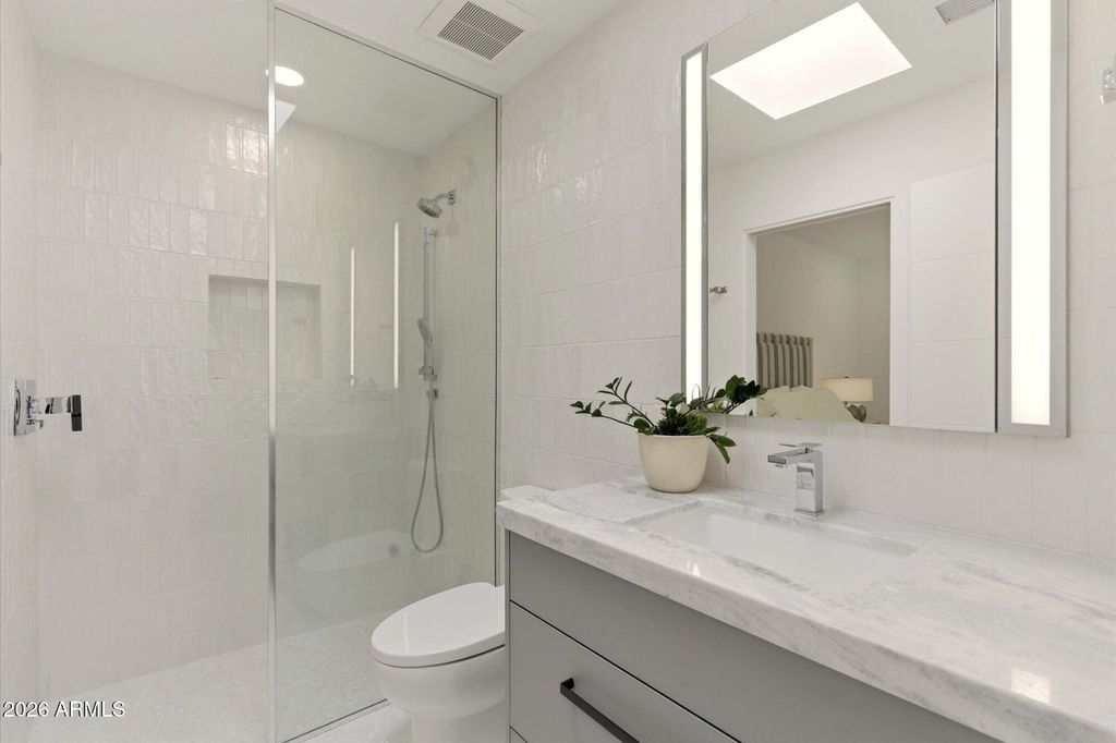 Image 30 of property listing at 10041 N 52ND Place, Paradise Valley, AZ 85253