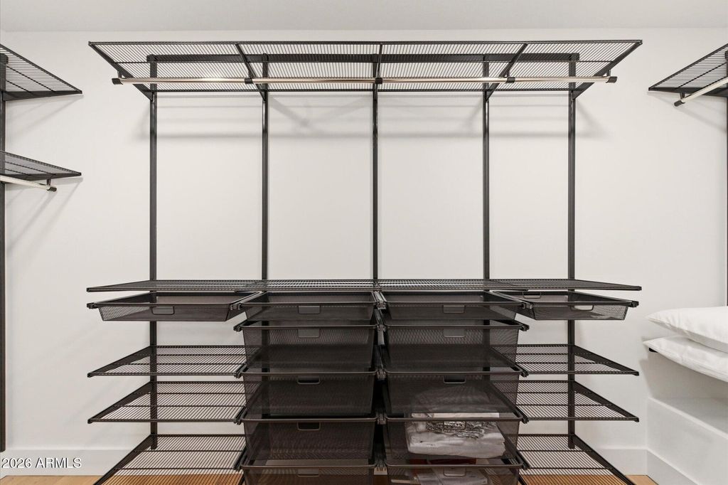 Image 32 of property listing at 10041 N 52ND Place, Paradise Valley, AZ 85253