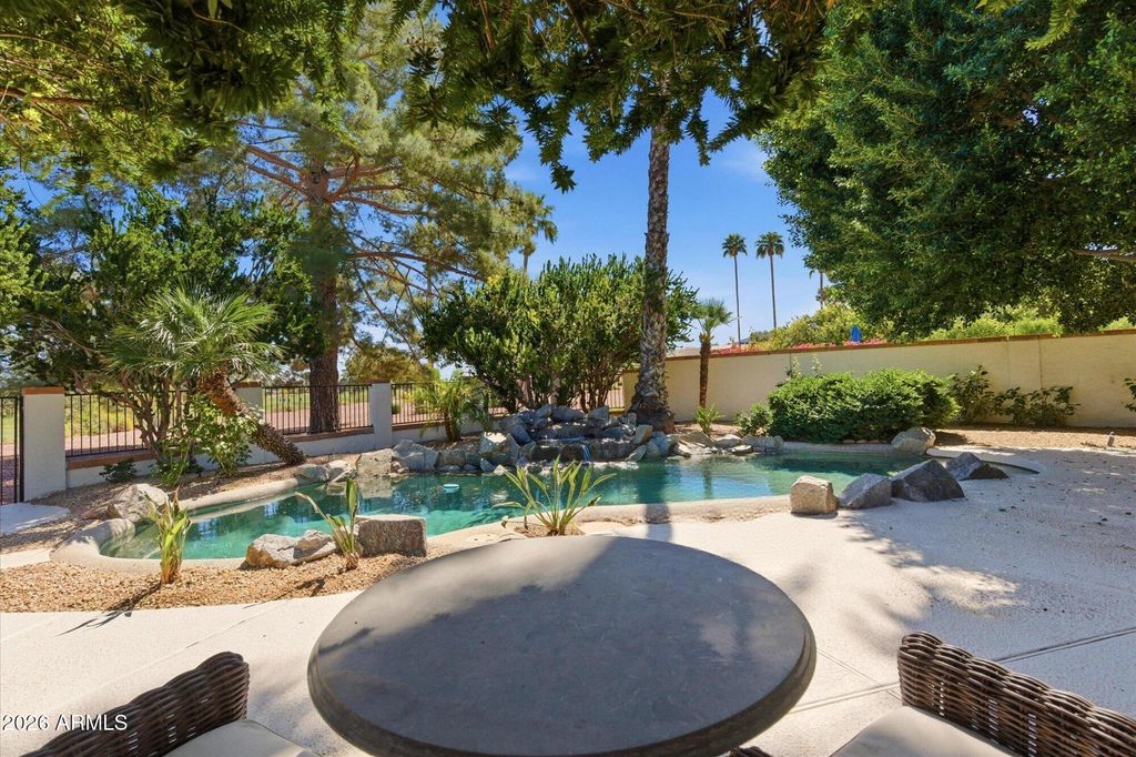 Image 39 of property listing at 10041 N 52ND Place, Paradise Valley, AZ 85253