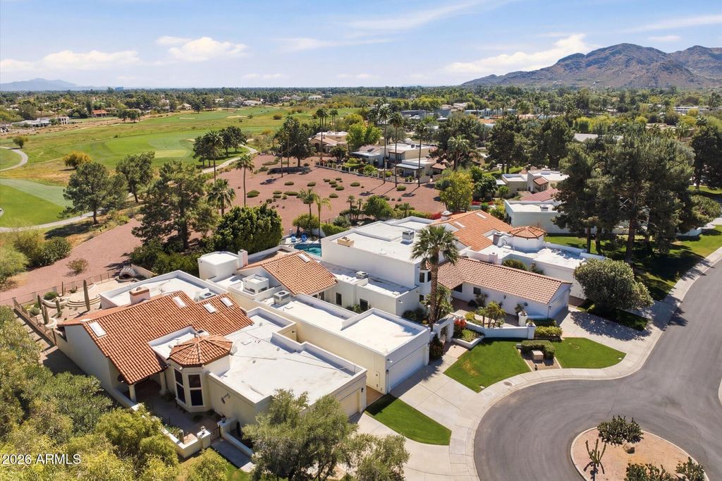 Image 45 of property listing at 10041 N 52ND Place, Paradise Valley, AZ 85253