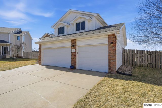 4825 NW Fairway Drive, Lincoln, NE 68521