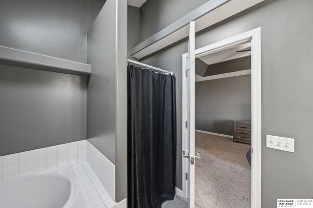 4825 NW Fairway Drive, Lincoln, NE 68521