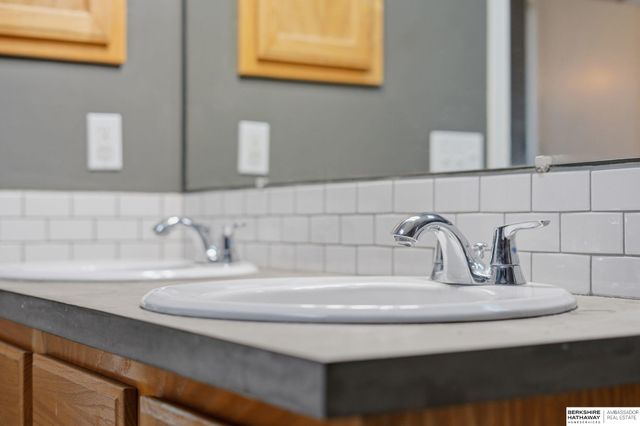 4825 NW Fairway Drive, Lincoln, NE 68521