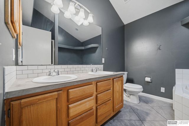 4825 NW Fairway Drive, Lincoln, NE 68521