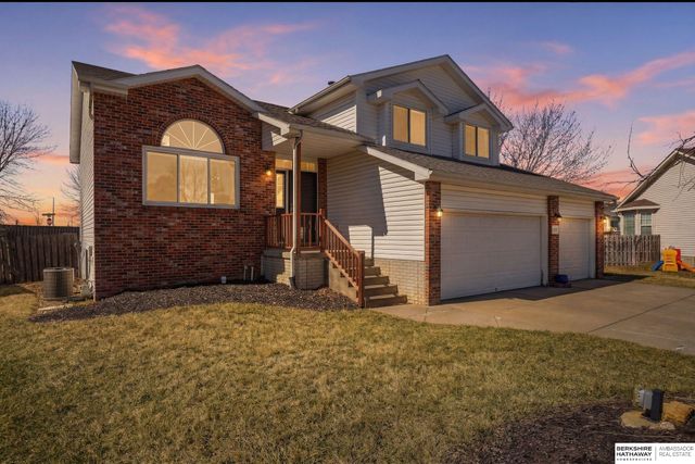 4825 NW Fairway Drive, Lincoln, NE 68521