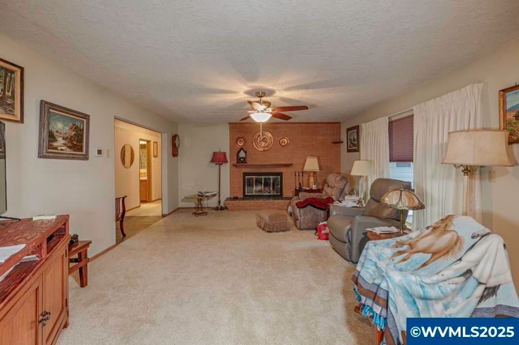 Image 20 of property listing at 700 NW 18th Pl, Mcminnville, OR 97128