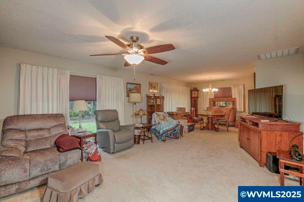 Image 21 of property listing at 700 NW 18th Pl, Mcminnville, OR 97128