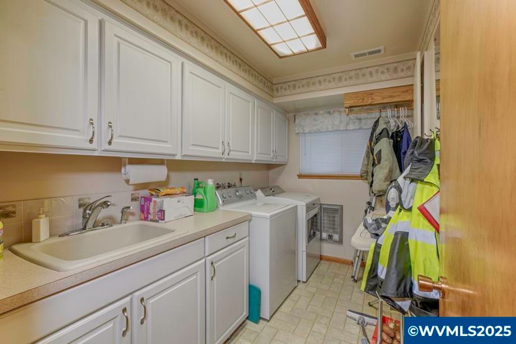 Image 30 of property listing at 700 NW 18th Pl, Mcminnville, OR 97128