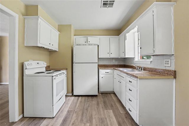 644 W Main Street, Moore, OK 73160