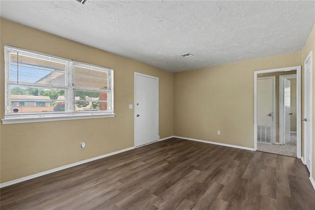 644 W Main Street, Moore, OK 73160