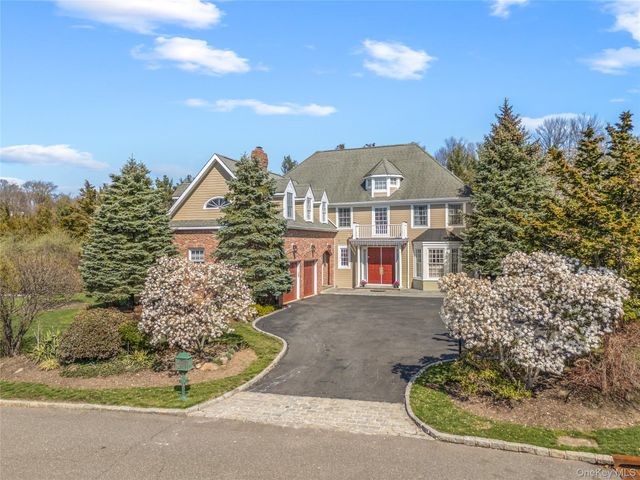 16 Mackay Way, Roslyn, NY 11576