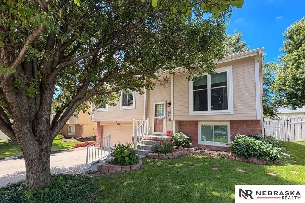 5318 S 190th Terrace, Omaha, NE 68135