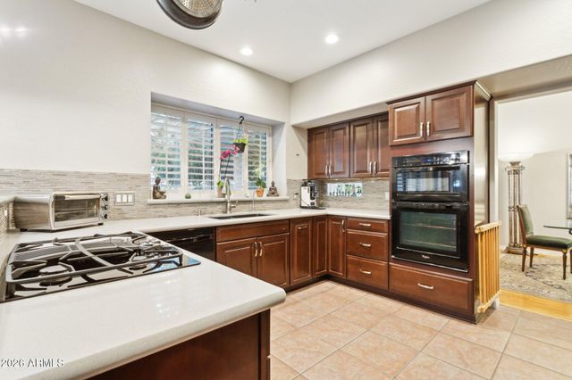 5851 W CHARTER OAK Road, Glendale, AZ 85304