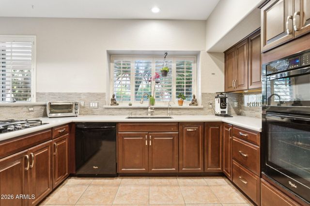 5851 W CHARTER OAK Road, Glendale, AZ 85304
