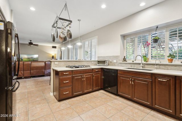 5851 W CHARTER OAK Road, Glendale, AZ 85304