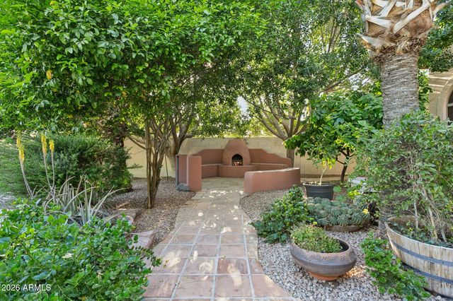 5851 W CHARTER OAK Road, Glendale, AZ 85304