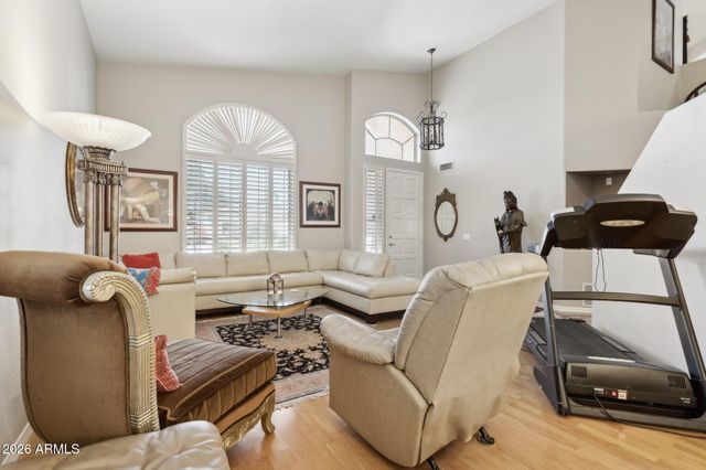 5851 W CHARTER OAK Road, Glendale, AZ 85304