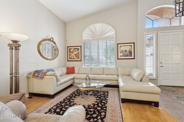 5851 W CHARTER OAK Road, Glendale, AZ 85304