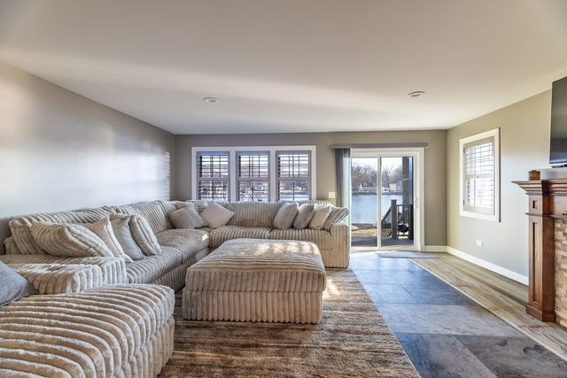 2303 Fairview Avenue, Johnsburg, IL 60051