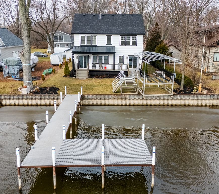 2303 Fairview Avenue, Johnsburg, IL 60051