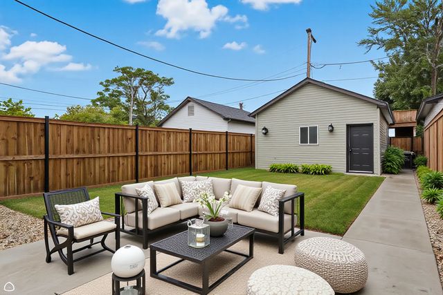 555 N Springfield Avenue, Chicago, IL 60624