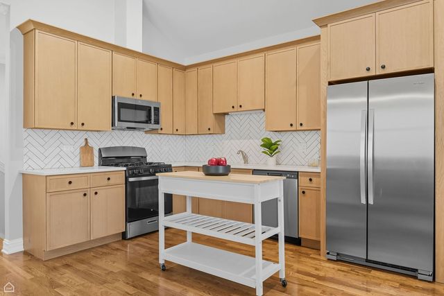 555 N Springfield Avenue, Chicago, IL 60624