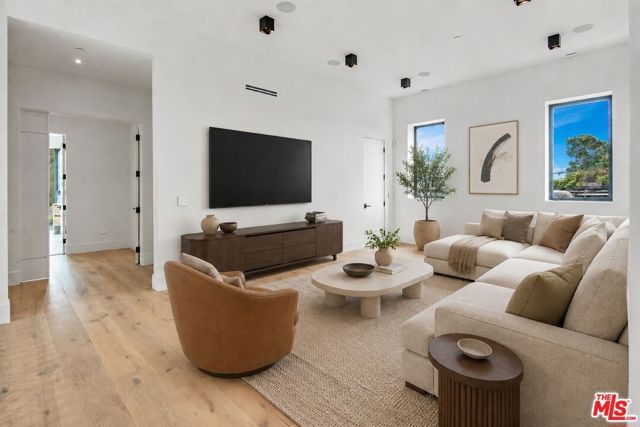 1030 Centinela Avenue, Santa Monica, CA 90403