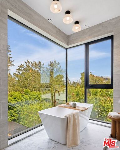 1030 Centinela Avenue, Santa Monica, CA 90403